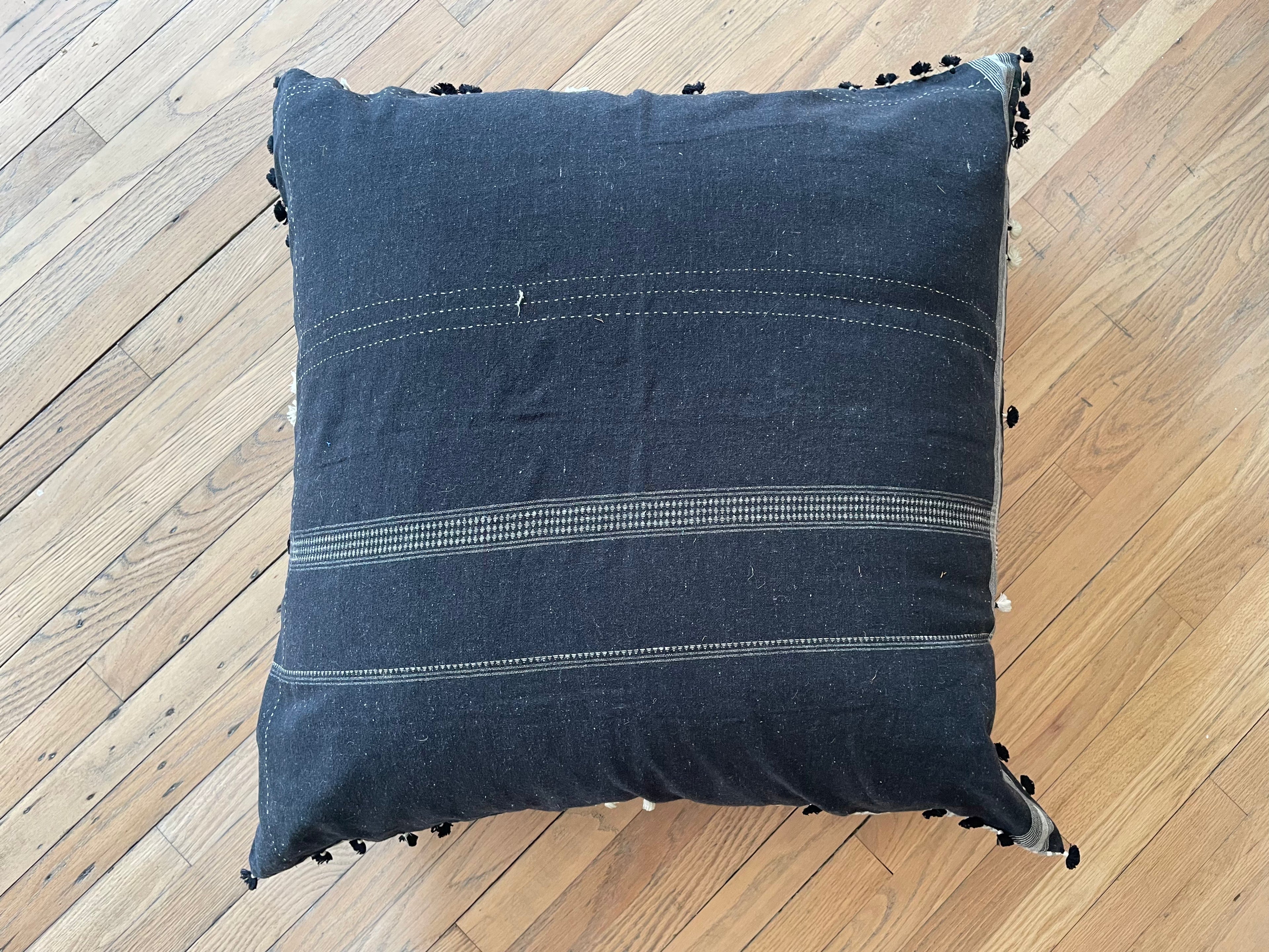 32" Injiri Pillow Cover